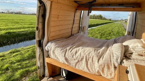 2p Ford bus from 2012