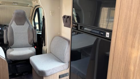 Fiat automatic Carado t447 pro +2023 semi-integrated 4p