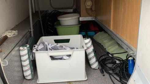 Hymer – Nice Hymer (alcove) camper with air conditioning and cruise control