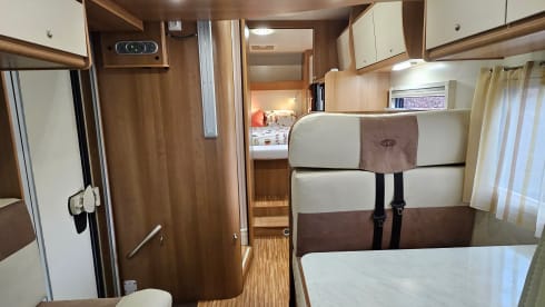 Voyager – impeccable 4p semi-integrated camper from 2017