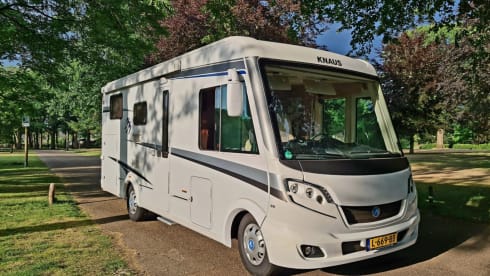 Birdy – Geweldige camper met 4 vaste bedden voor familie of events - XL garage