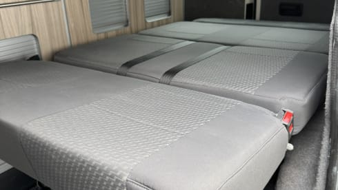 Lily – VW-Campingbus mit 4 Schlafplätzen aus dem Jahr 2015