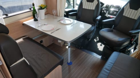 Sunlight T67 4 sleeper - 4 seats.