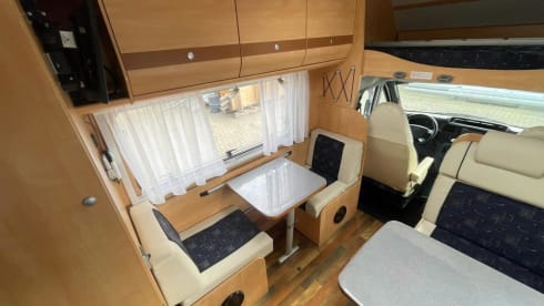 Family camper with bunk bed, 6 persons - Sunlight Alcove from 2009