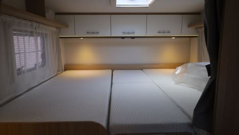 Vrij & Blij – Spacious Sunlight T66 with single longitudinal beds, year of manufacture 2019 with 150 hp (euro 6)