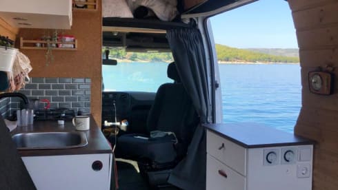 Feel at home in this DIY camper and go on a journey of discovery!