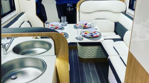 Pioneer – Pioneer - 5 Berth Motorhome 