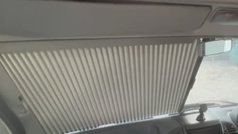 Bertie – compact Knaus motorhome, sleeps 4