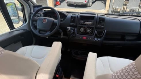 Hymer T 698CL 180pk half integraal 2016