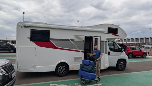 M-SERV 🚐  – Voyagez confortablement dans notre camping-car Rimor à alcôve (2025) – en toute sérénité sur la route