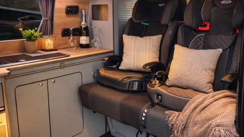 Riley – 🚐 Cozy 4-Berth VW Camper