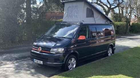 The Explorer – L'Explorer VW T6 4 couchettes Campervan - Automatique