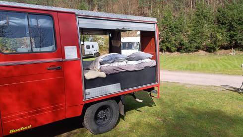 Brandy – Classic Fire Department Mercedes-Benz campervan from 1980