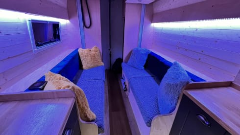 Trekker – Peugeot Boxer Electric Bed/Lithium powered/off-grid  2Berth