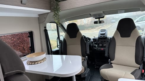 Dreamer – 2p Challenger bus from 2021