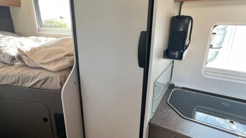 RV Camper – Nieuwe, luxueus ingerichte 4-persoonscamper