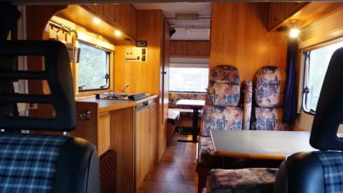 Tricolore – Luxe camper met airco voor gezin met (grote) kinderen