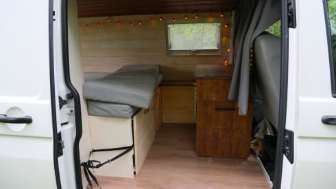 Gabby – 2p Volkswagen campervan uit 2012