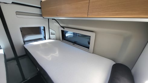 Adria Twin Sport 640 SLB grey – Beautiful, spacious and luxurious camper van with single beds and automatic transmission
