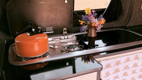 Worfy – Camper met 2 slaapplaatsen (6 met luifel) voor leuke avonturen. 