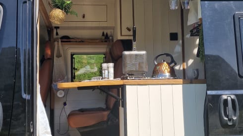 Miss Moneypit – Off Grid 4 berth Citroën Campervan