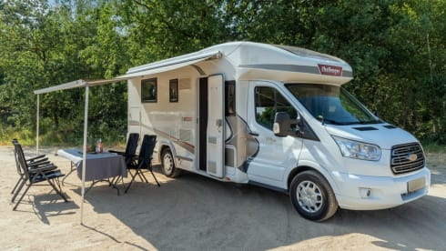 Challenger! – Ruime, moderne en luxe camper met 4 vaste slaapplekken - XL garage