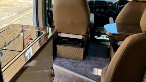 Daniel – 4 berth Fiat bus from 2019