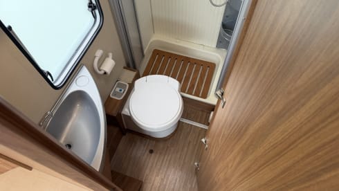 Compact! – Compact camper of 560 length with air conditioning Flash 02