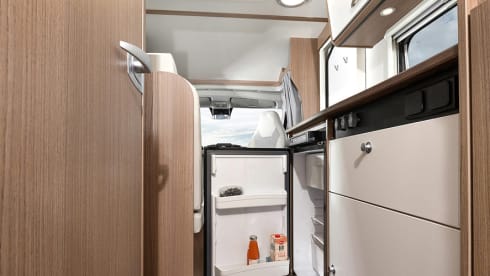 Carado V339 – Experience the freedom! (built in 2021) Compact and luxurious with all options and a queen bed 