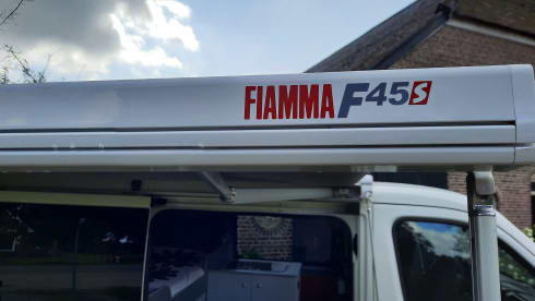 Peugeot boxer with fixed bed and large lifting roof