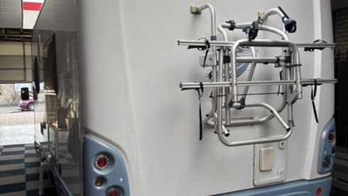 2p Bürstner semi-integrated uit 2007