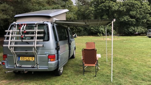 Bussie – 4p Volkswagen bus from 1996