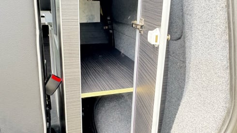 Sylvie – Wonderful VW T6 Camper with Poptop and Newly Fitted Interior!