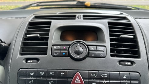 Mercedes-Benz Marco Polo 4 persons