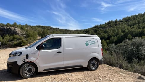 Budgee 🌱⚡️ – 100% electric campervan with solar cooking ☀️ 