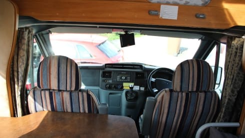 Kaz Camper – Fabulous 6 berth 4 seatbelts with WIFI Chausson alcove (2010)