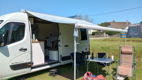 Betty – 3 berth Renault bus from 2014