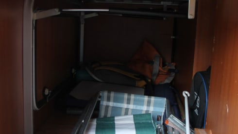 Super nice Mc Louis 4 person camper with various extras