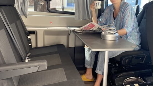 Dwight Schrute – À l'aventure avec un nouveau Ford Nugget Plus !