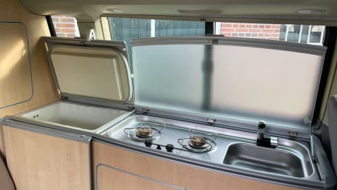 Luigi – Volkswagen California 2005 with lifting roof 4P