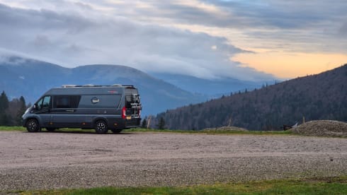 Malibu bus camper for 2 persons