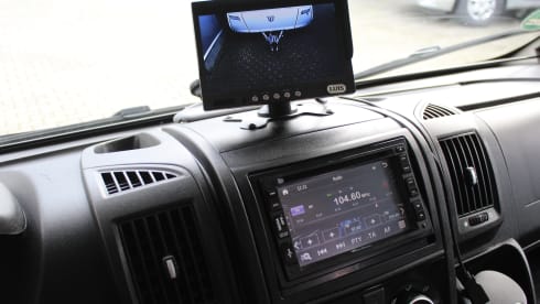 Zeer LUXE 6 pers. Camper met Airco en XL Garage BJ 2013