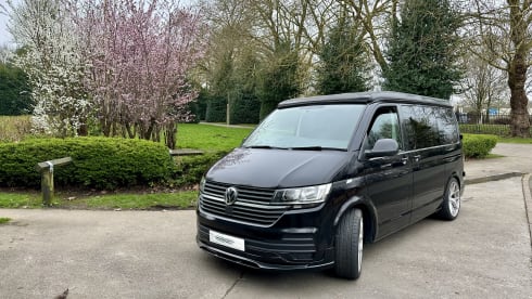 Gary – 4 berth Volkswagen Transporter Campervan