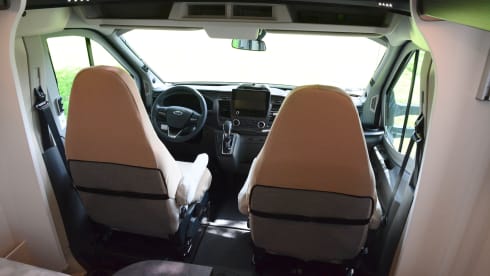 Challenger 337GA Graphite Premium Edition / Ford Transit 170ch BVA6