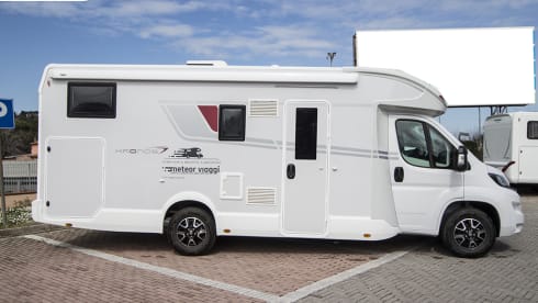Kronos 265TL – Roller Team Kronos 265TL 4-seater semi-integrated camper - 6.45 m.