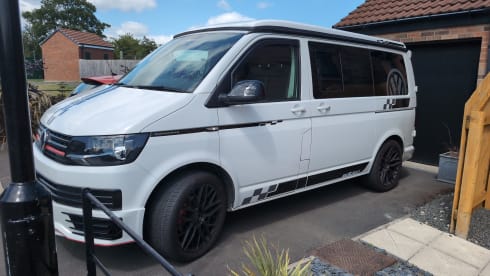 KEVS KAMPER  – 4 berth Volkswagen campervan ( INSURANCE INCLUDED)