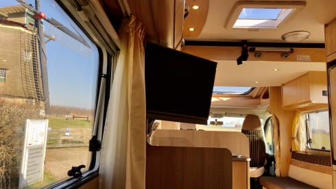 Very nice and complete spacious family camper for 2-4 persons