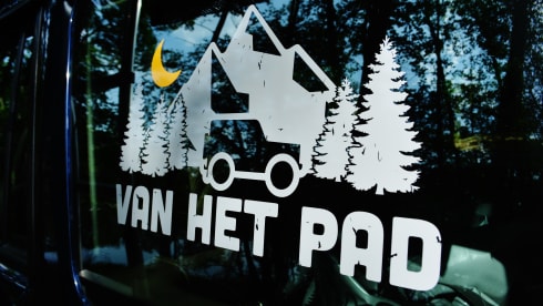 WOLF V8 – Adventure & freedom with a Land Rover with roof tent!
