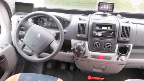 Compact bus camper with many useful extras
