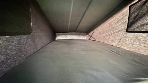#ExplorerBuzzs – 4 Person MB Vito 4x4 Campervan (2009)